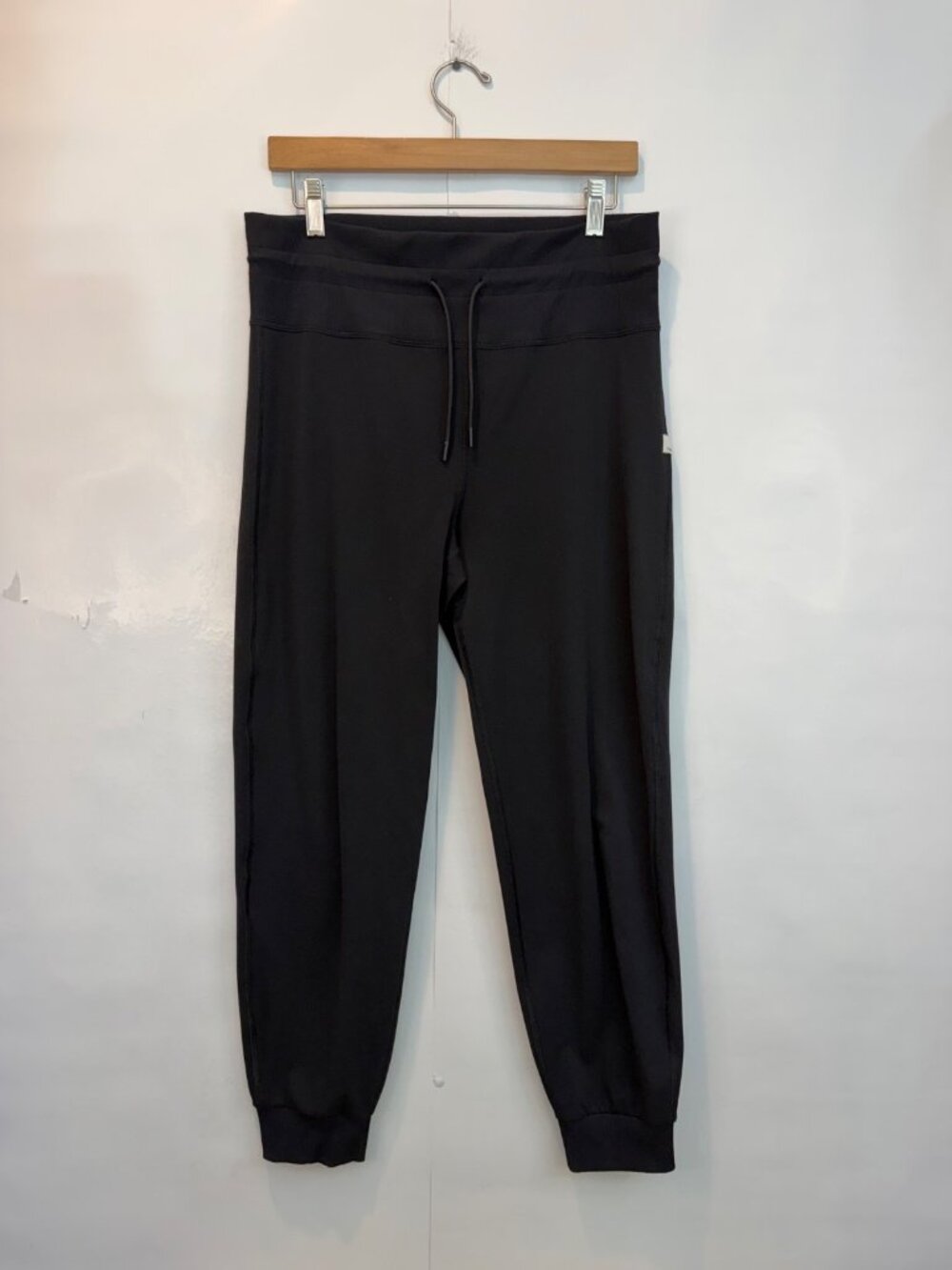 Vuori Women's Daily Performance Jogger Pant Size Large Black High Waisted Cuffs